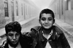Una entrevista al fotógrafo Sergio Larraín donde la fotografía no es tema central