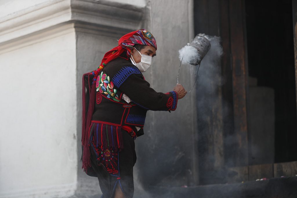 Seis fotoperiodistas de diferentes países nos cuenta por qué han salido a las calles a cubrir la pandemia del COVID-19 La historia de 6 fotoperiodistas que cubren el covid-19