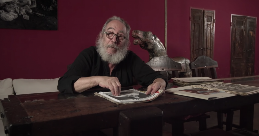 Documental sobre la obra del fotógrafo argentino Carlos Bosch, homenaje que recoge a través de diálogos el trabajo y vida del reconocido artista. Carlos Bosch