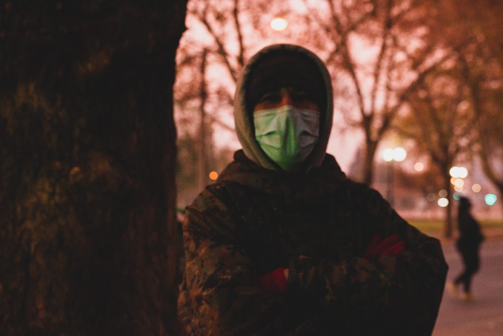 El largo retorno de los viajeros, un reportaje de la fotógrafa Paula Merlo Bravo, sobre la historia de 45 ciudadanos de Ecuador varados en Chile. El largo retorno de los viajeros por Paula Merlo