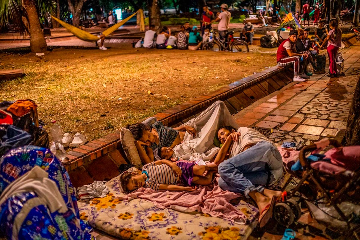 Seis fotoperiodistas de diferentes países nos cuenta por qué han salido a las calles a cubrir la pandemia del COVID-19 La historia de 6 fotoperiodistas que cubren el covid-19