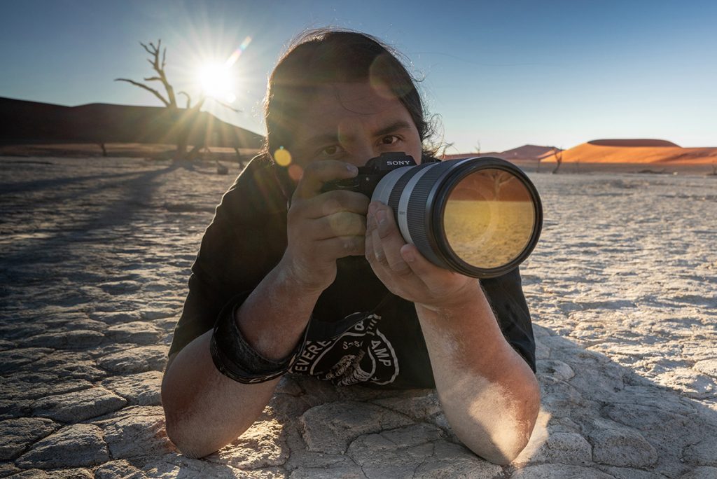 'Aperture: A World of Stories' una serie documental producida por Sony en la que conoceremos el trabajo del del fotógrafo colombiano Esteban Toro, un viaje por distintas culturas y tradiciones alrededor del mundo. 'Aperture: A World of Stories' una serie de Sony sobre el trabajo del fotógrafo Esteban Toro