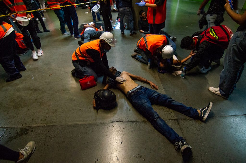Para seguir conociendo mucho más del trabajo de Kevin Betancur en desarrollo del Paro Nacional en Medellín, síguelo en instagram genes_nativos y apoya el talento de lxs fotógrafos que se mantienen en las calles. 40 días de resistencia en Medellín - Paro Nacional