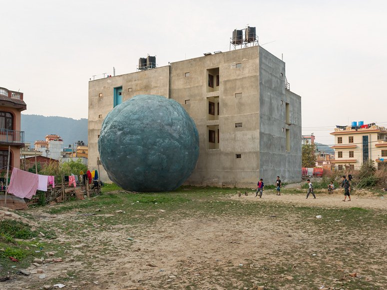 En esta serie Dillon Marsh, fotógrafo sudafricano presenta la crisis del deshielo de los glaciares de India y Nepal en el día a día de la población. Calculando los costos, una serie de Dillon Marsh sobre el calentamiento global
