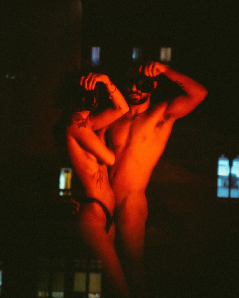 Entrevista con Martina Matencio, fotógrafa catalana que transforma a través de su fotografía el cuerpo y la luz en poesía. Martina Matencio revela un poema en la piel