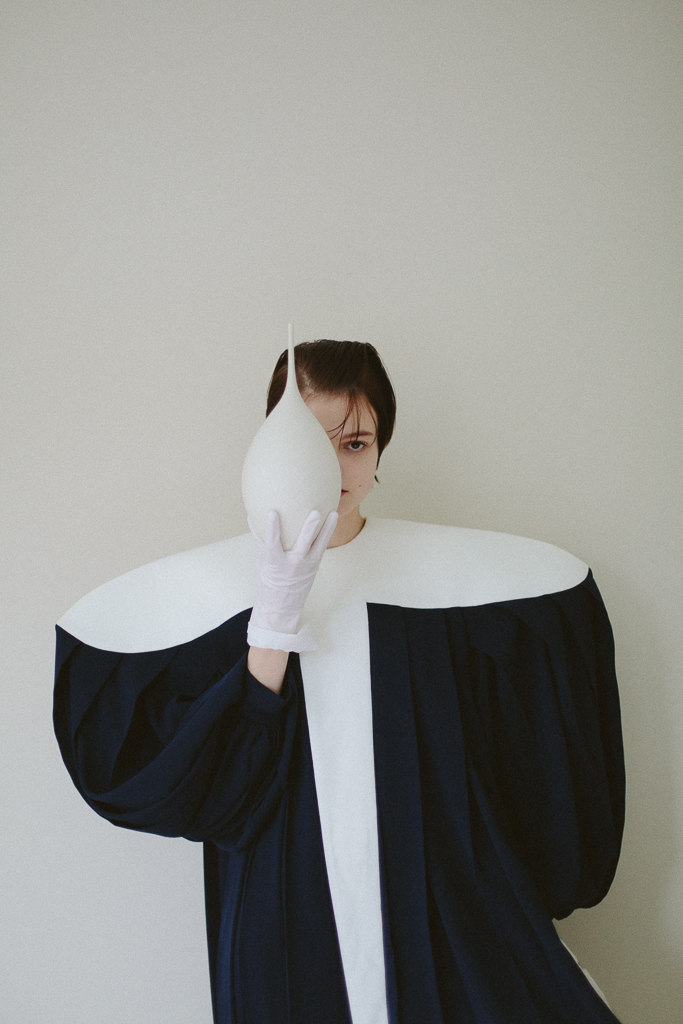 Entrevista con Martina Matencio, fotógrafa catalana que transforma a través de su fotografía el cuerpo y la luz en poesía. Martina Matencio revela un poema en la piel